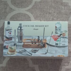 NWT Cocktail Shaker Set Never Used